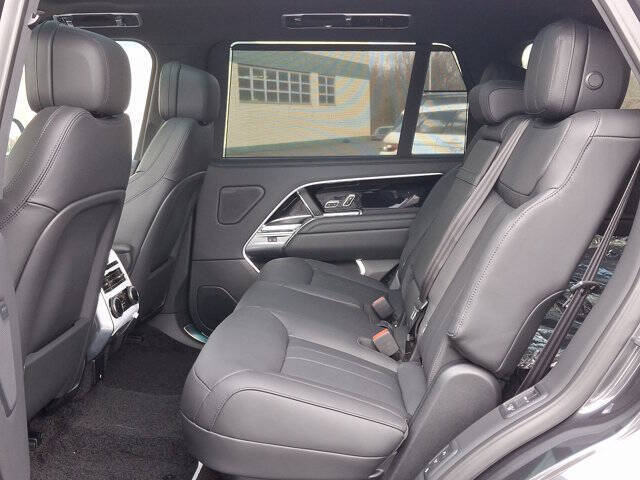 2025 Land Rover Range Rover P530 SE LWB