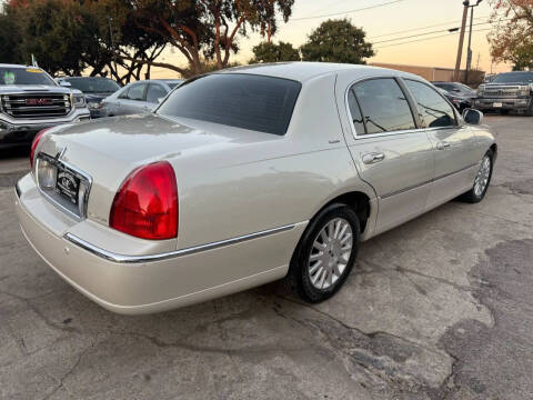 2004 Lincoln Town Car Ultimate