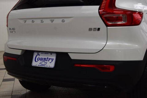 2025 Volvo XC40 B5 Plus Dark Theme