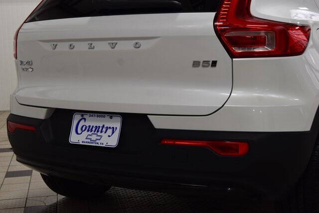 2025 Volvo XC40 B5 Plus Dark Theme