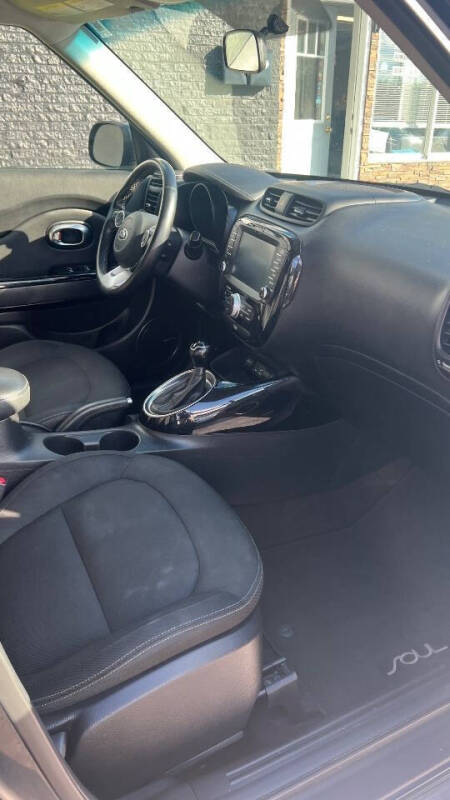 2017 Kia Soul +