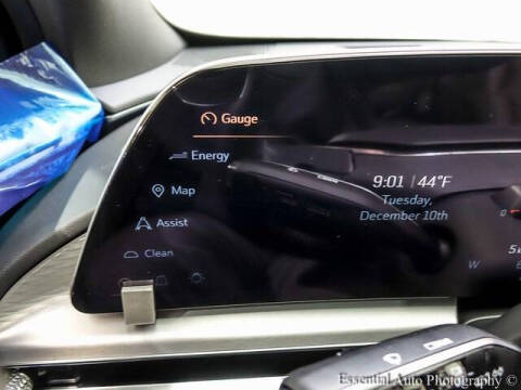 2025 Cadillac LYRIQ Luxury 2