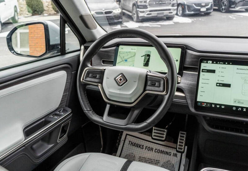 2024 Rivian R1S Adventure