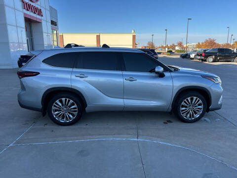 2025 Toyota Highlander Hybrid Platinum