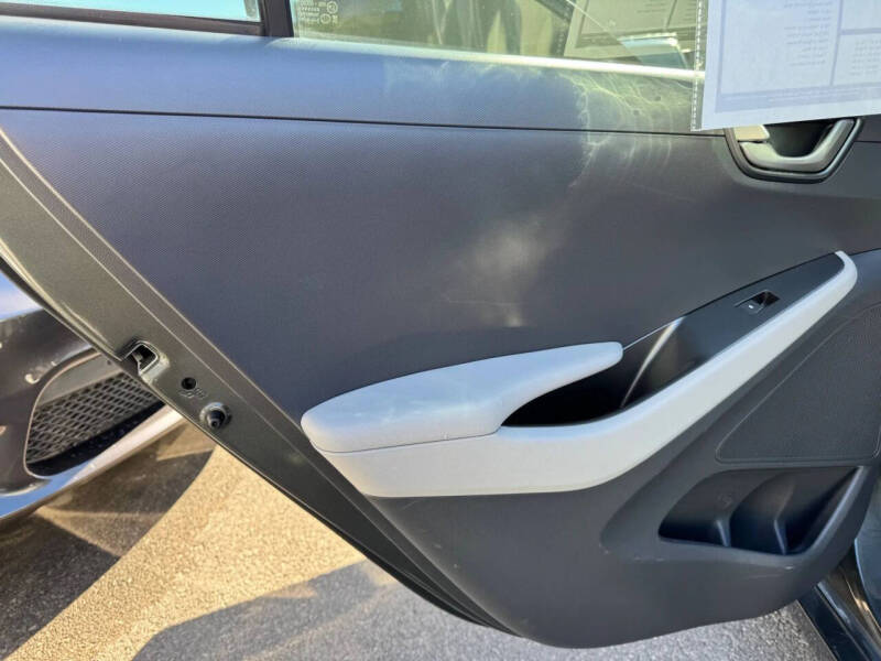 2022 Hyundai Ioniq Hybrid SE