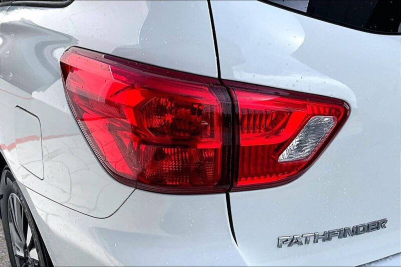 2017 Nissan Pathfinder SV