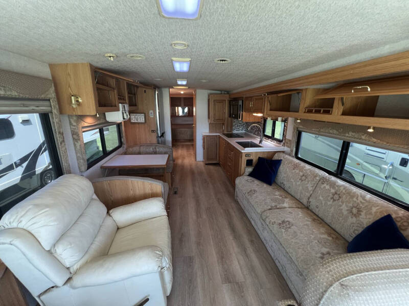 2001 Winnebago Journey 36L