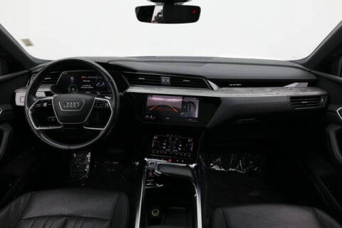 2022 Audi e-tron quattro Premium Plus