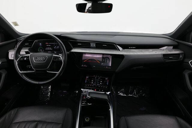 2022 Audi e-tron quattro Premium Plus