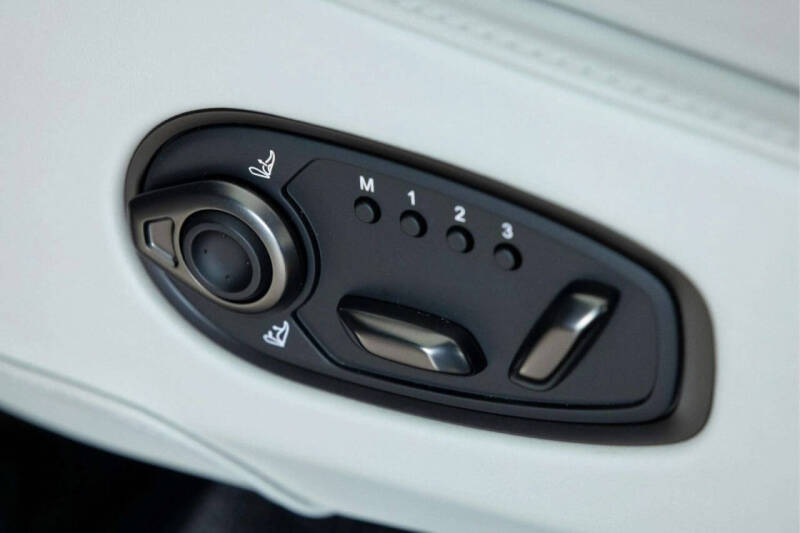 2025 Aston Martin DBX 707