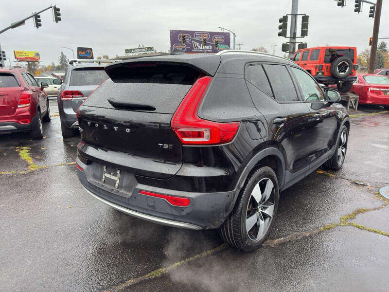 2019 Volvo XC40 T5 Momentum