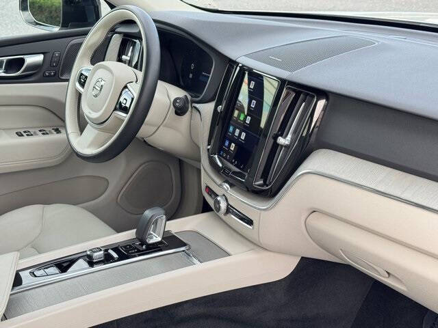 2023 Volvo XC60 B5 Plus Dark Theme