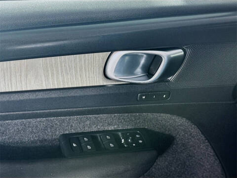 2023 Volvo XC40 B4 Plus Bright Theme