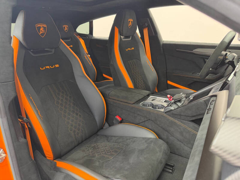 2024 Lamborghini Urus Performante