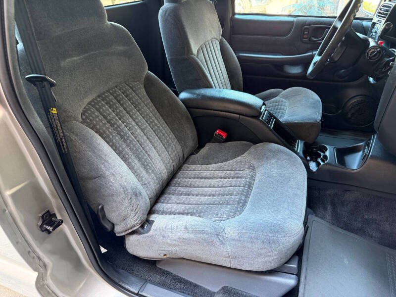 2000 Chevrolet S-10 LS
