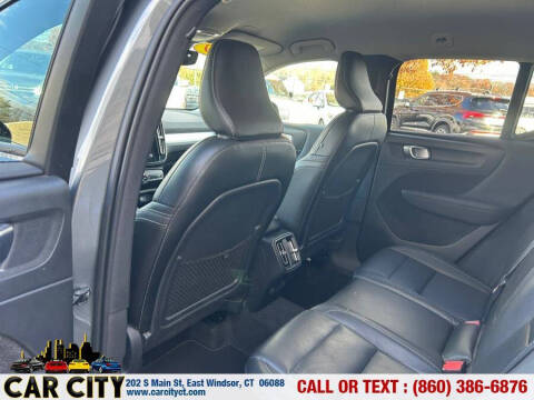 2019 Volvo XC40 T5 Momentum