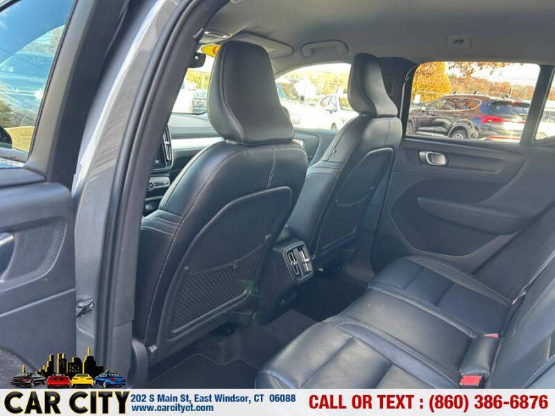 2019 Volvo XC40 T5 Momentum