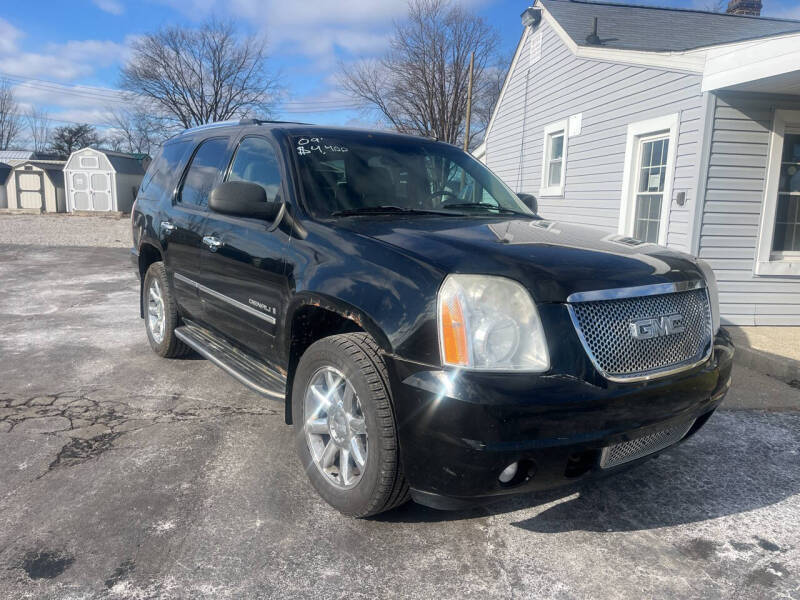 2009 GMC Yukon for sale at HEDGES USED CARS in Carleton MI