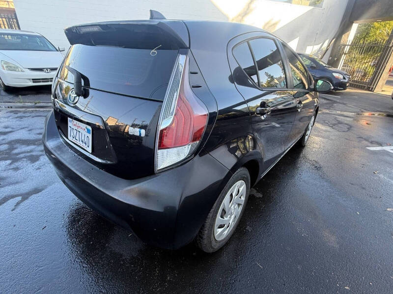 2016 Toyota Prius c Two