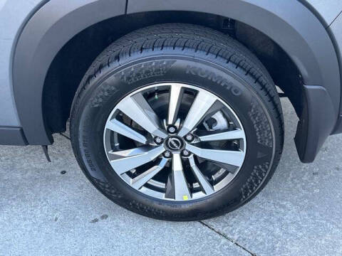 2025 Nissan Pathfinder SL