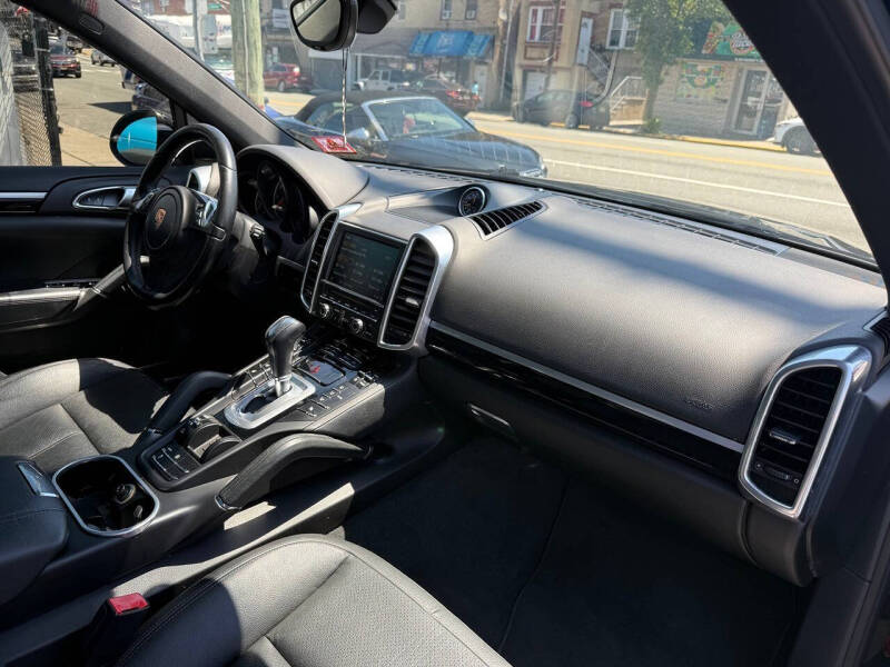 2014 Porsche Cayenne Platinum