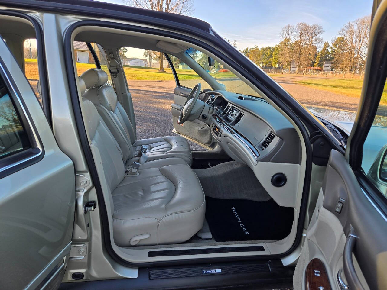 1997 Lincoln Town Car 136