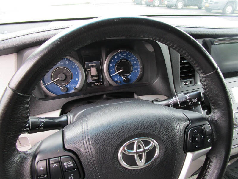 2017 Toyota Sienna XLE 7-Passenger