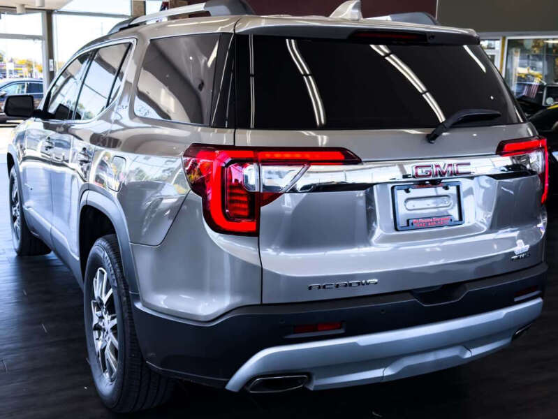 2023 GMC Acadia SLT