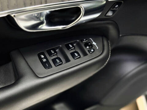 2023 Volvo XC90 B6 Ultimate Bright Theme 6P