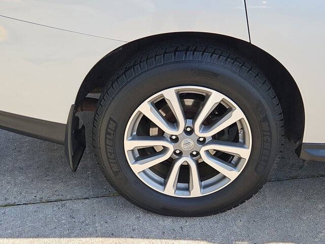 2016 Nissan Pathfinder SV