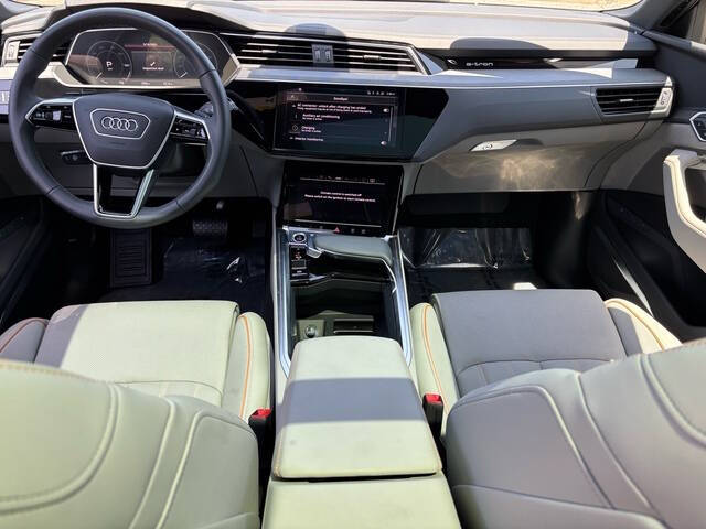 2024 Audi Q8 e-tron 10