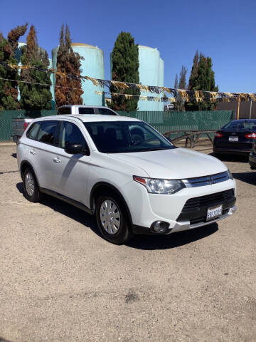 2015 Mitsubishi Outlander ES