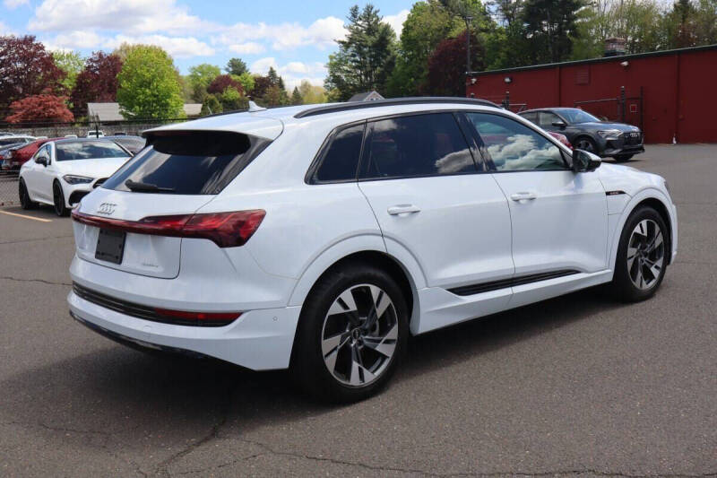 2022 Audi e-tron quattro Premium