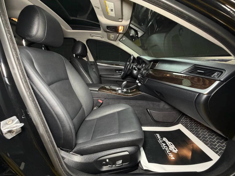 2016 BMW 5 Series 528i