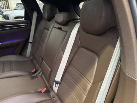 2023 Porsche Cayenne Platinum Edition