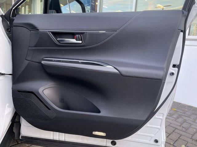 2023 Toyota Venza LE