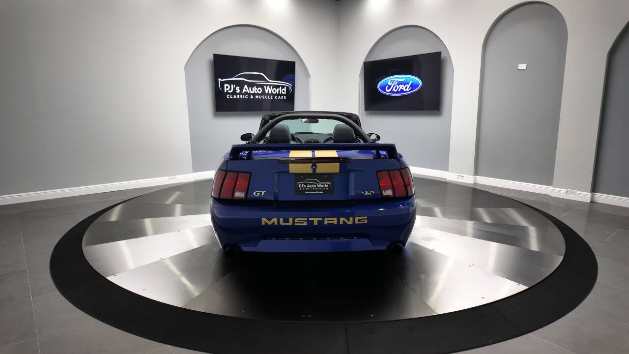 2004 Ford Mustang 18