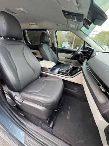 2024 Kia Carnival EX