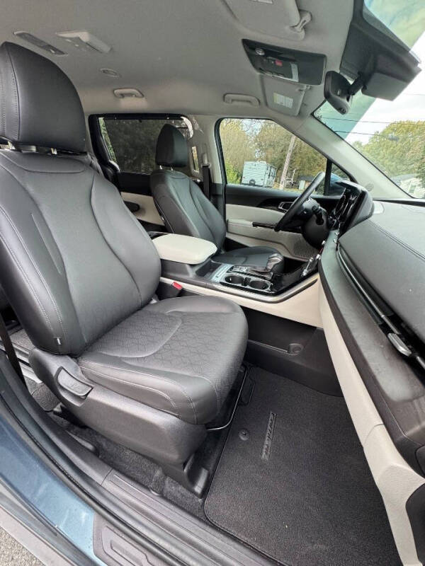 2024 Kia Carnival EX