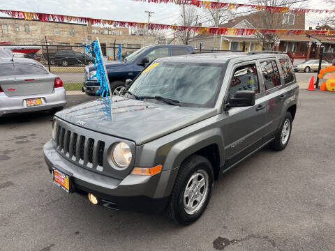 2012 Jeep Patriot for sale at RON'S AUTO SALES INC in Cicero IL