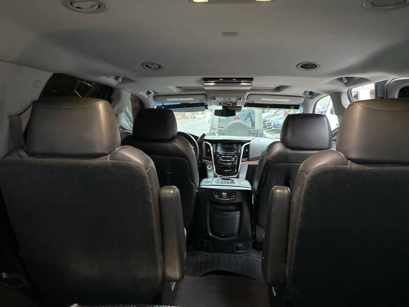 2017 Cadillac Escalade Luxury