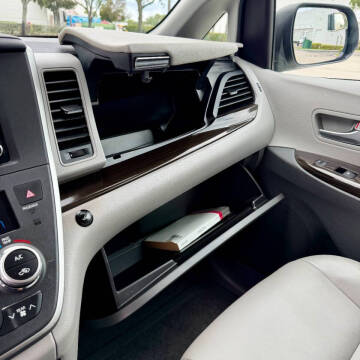 2020 Toyota Sienna XLE 8-Passenger