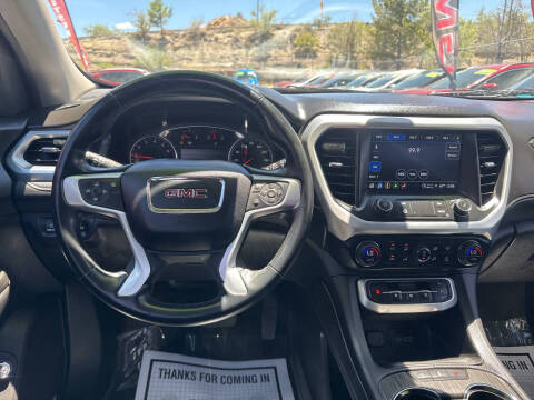 2023 GMC Acadia SLT