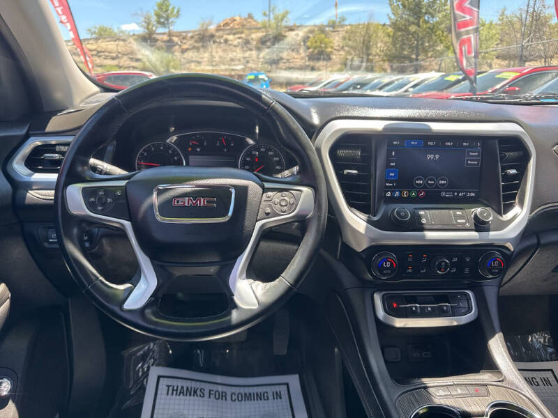 2023 GMC Acadia SLT