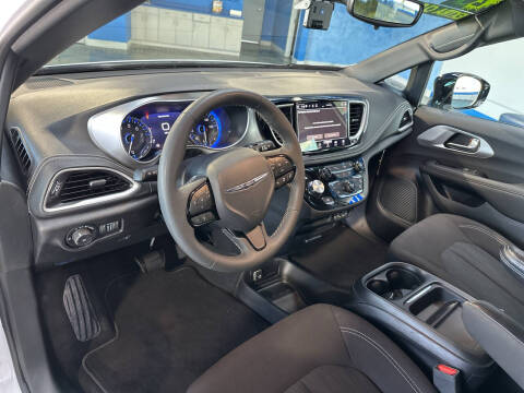 2024 Chrysler Pacifica Touring