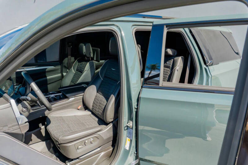 2025 Cadillac Escalade-V