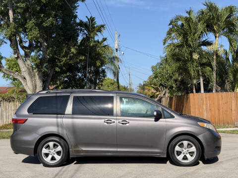 2015 Toyota Sienna LE Mobility 7-Passenger