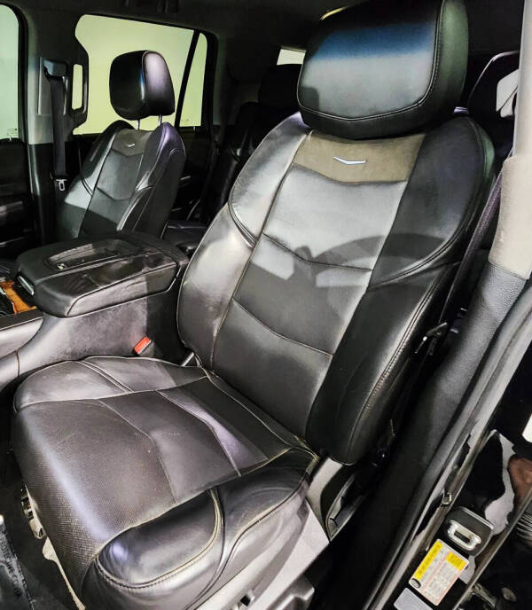 2016 Cadillac Escalade Standard