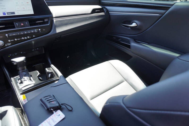 2025 Lexus ES 350