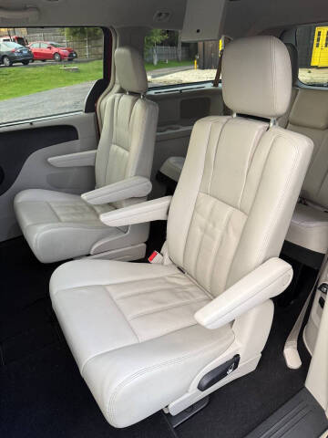 2013 Chrysler Town and Country Touring-L